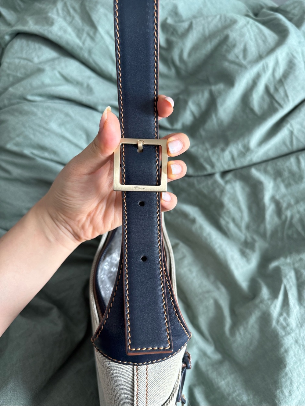 Salvatore Ferragamo Light Blue Beige and Navy Logo-Lined Shoulder Bag - Picture 5 of 7